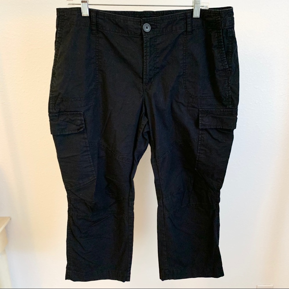 Black Cargo Capris